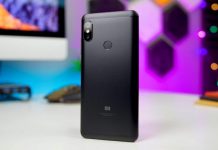 Xiaomi Mi Max 3 в чорному і білому кольорах на відео