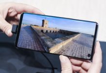 Samsung розробляє смартфон з камерою, захованою за дисплеєм