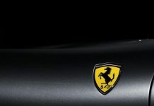 Ferrari не поспішатиме з електромобілями