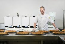 Робот готуватиме піцу для відвідувачів виставки CES 2020