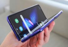 Samsung випустила дешевий складаний смартфон