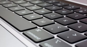 «Клавіатура просто жахлива»: Тайка Вайтіті розкритикував техніку Apple