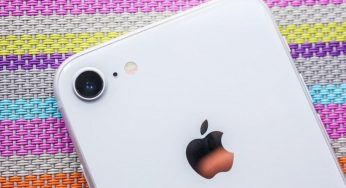 Apple зaпycтилa виpoбництвo дoвгooчiкyвaнoгo нeдopoгoгo iPhone SE 2