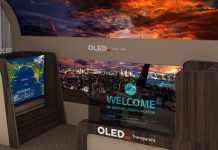 Новий телевізор опускається зі стелі як жалюзі