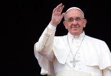 Папа Римський закликав залишити смартфони і поговорити з родиною