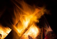 Новая литий-ионная батарейка работает, даже если горит