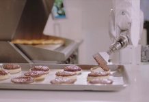 Створено робота, здатного робити 150 бургерів на годину