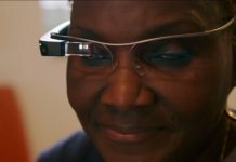 Створено «розумні» окуляри для сліпих спільно з компанією Google