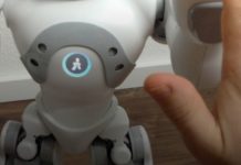 Робот, що навчився виражати емоції допоміг людям налагодити взаємодію один з одним