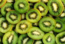 Лікарі перерахували закуски, які можуть бути корисні в нічний час