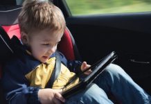 Вчені виявили негативні наслідки використання смартфонів маленькими дітьми
