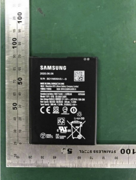 Samsung планує випустити бюджетний смартфон із знімною батареєю