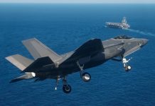 На відео показали, як американський винищувач F-35 ледь не впав у воду після зльоту На відео показали, як американський винищувач F-35 ледь не впав у воду після зльоту