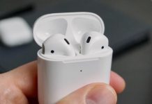 Дівчина замовила в інтернеті фейкові AirPods. Але щось пішло не так