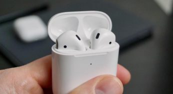 Дівчина замовила в інтернеті фейкові AirPods. Але щось пішло не так