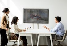 Показано перший в історії монітор для тривимірного відео з роздільною здатністю 8K