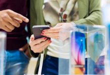 Аналітики пророкують рекордне падіння світового ринку смартфонів