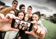 Apple отримала патент на програмне забезпечення для віддалених групових Селфі