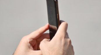 Експерт назвав причини виключення смартфона під час розмови