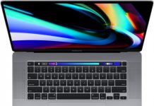 Новий ноутбук Apple MacBook Pro і навушники AirPods 2020 розкриті до презентації