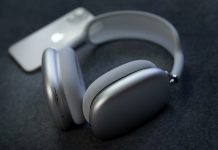 Журналісти в захваті від навушників AirPods Max